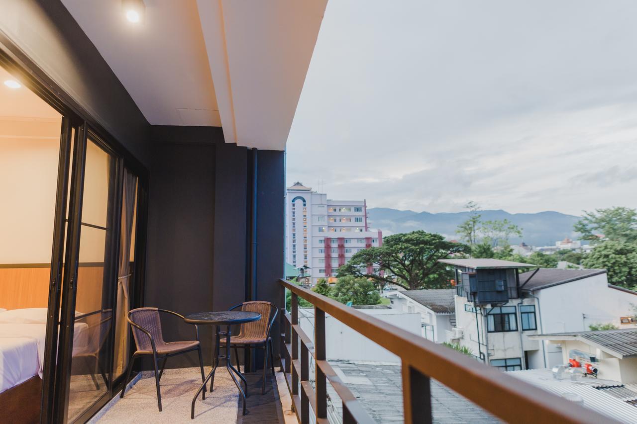 No.9 Hostel & Cafe Чиангмай Экстерьер фото