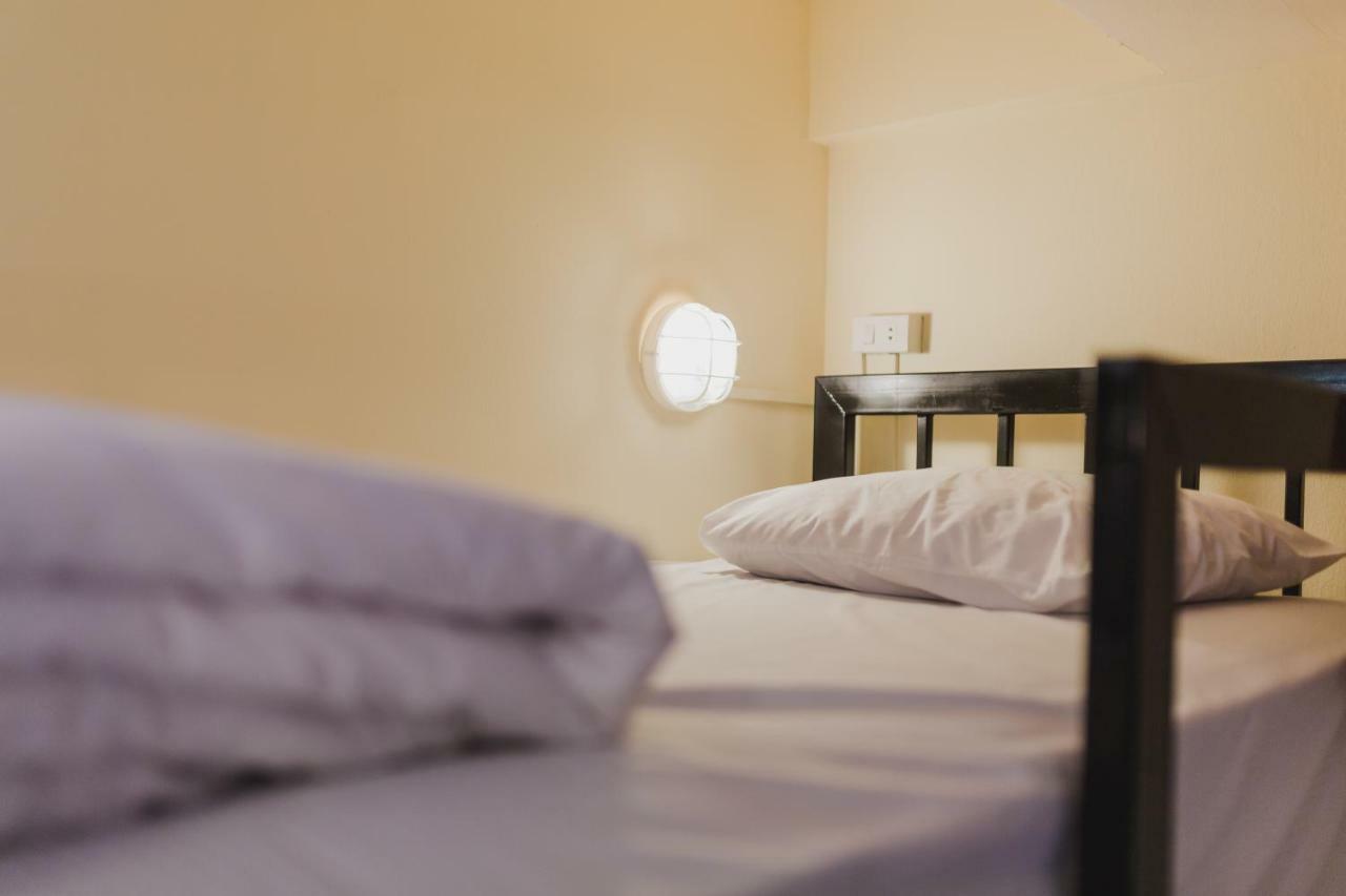 No.9 Hostel & Cafe Чиангмай Экстерьер фото