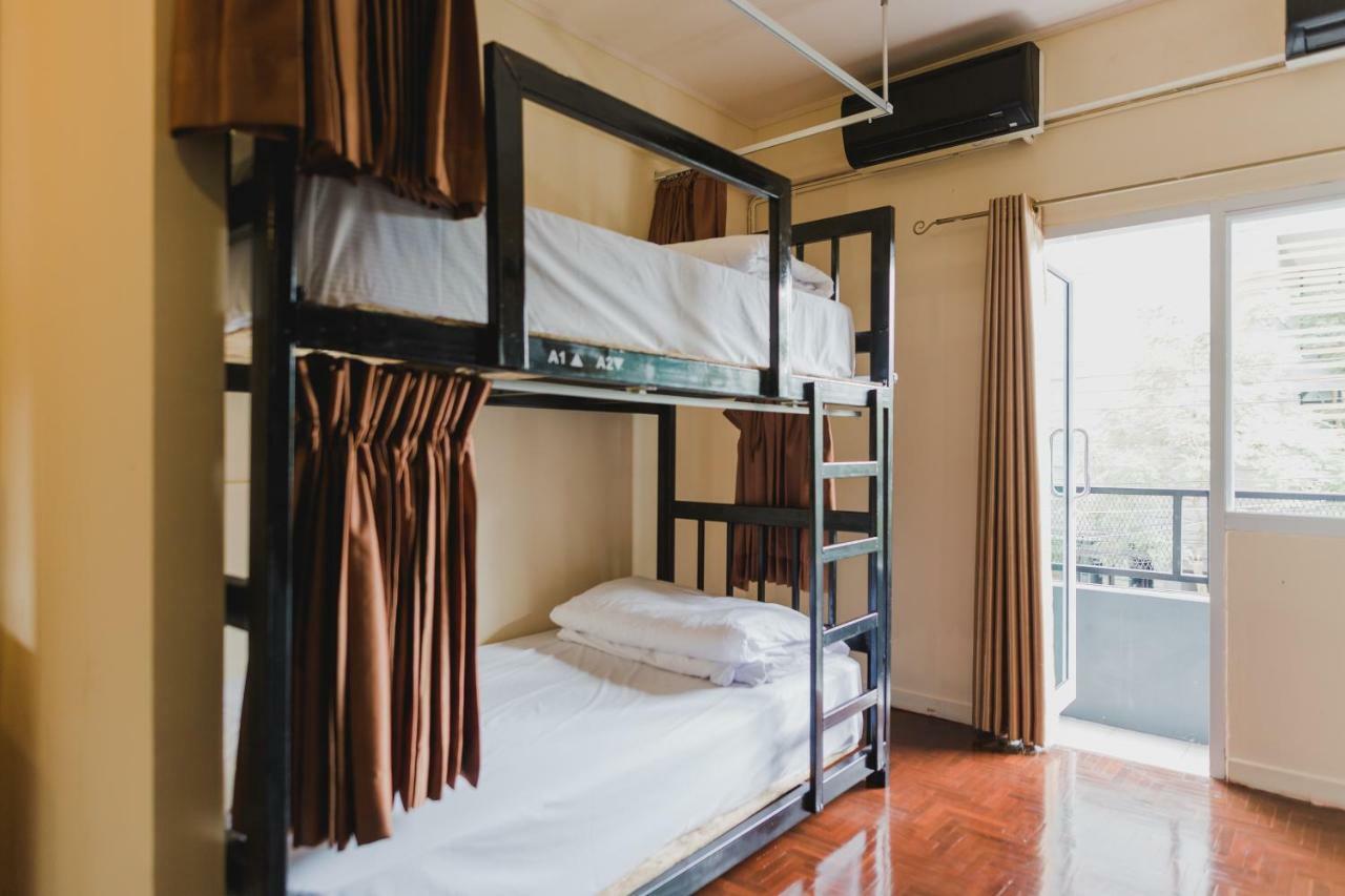 No.9 Hostel & Cafe Чиангмай Экстерьер фото